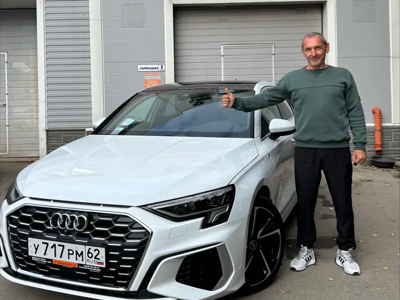 Audi A3 Sportback 2022, привезённая из Китая, — выдача клиенту у офиса Автоподбор 62